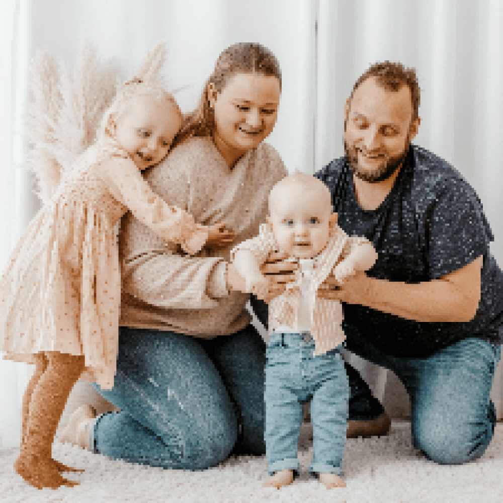 Familie med børn søger nytårsaften 