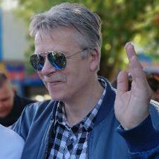 Venner og veninder søges.