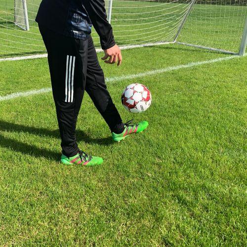 Søger nogen at spille fodbold med