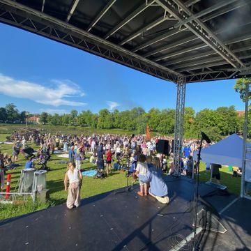 Bilede fra scenen til festival