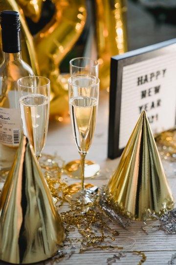 Champagne og nytårshatte 